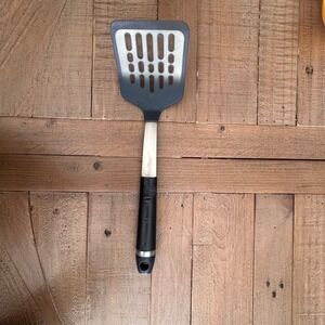 Oneida Slotted Turner Spatula Black Nylon Stainless Steel Kitchen Utensil 11.5in